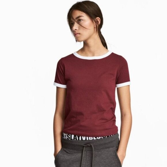 H&M Tops - 💜H&M Divided Maroon &White Cropped Short Sleeve Top Medium